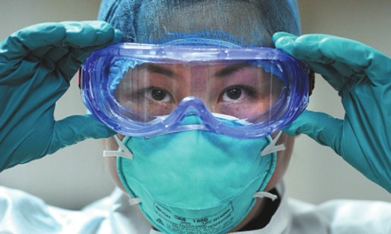 Fan Yi, a nurse from Beijing, is a member of a Chinese medical team sent to Liberia to fight Ebola. YU PING/CHINA DAILY Fan Yi, a nurse from Beijing, is a member of a Chinese medical team sent to Liberia to fight Ebola. YU PING/CHINA DAILY