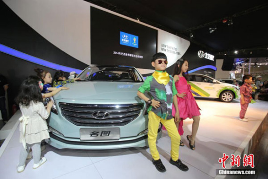 Child models are pictured at Taiyuan International Auto Show in Taiyuan city, North China's Shanxi province, on May 17, 2014. (Photo/Chinanews.com) Child models are pictured at Taiyuan International Auto Show in Taiyuan city, North China's Shanxi province, on May 17, 2014. (Photo/Chinanews.com)