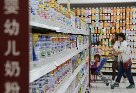 Dairy products at a supermarket in Xuchang, Henan province. (Photo: China Daily/Geng Guoqing) Dairy products at a supermarket in Xuchang, Henan province. (Photo: China Daily/Geng Guoqing)