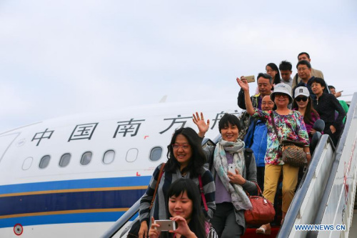 Passengers of CZ633 arrive in Nairobi, capital of Kenya, on Aug. 5, 2015. China Southern Airlines launched a direct flight to Kenya on Wednesday. The Guangzhou-Nairobi route will operate three flights a week and using Airbus 330 jets. (Photo: Xinhua/Pan Siwei) Passengers of CZ633 arrive in Nairobi, capital of Kenya, on Aug. 5, 2015. China Southern Airlines launched a direct flight to Kenya on Wednesday. The Guangzhou-Nairobi route will operate three flights a week and using Airbus 330 jets. (Photo: Xinhua/Pan Siwei)