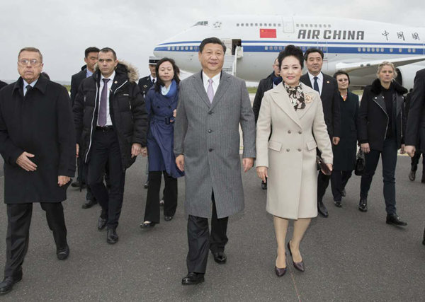 Chinese President Xi Jinping, accompanied by his wife Peng Liyuan, arrives in Paris, capital of France, to attend the opening ceremony of an international conference on climate change on November 29, 2015.HUANG JINGWEN / XINHUA Chinese President Xi Jinping, accompanied by his wife Peng Liyuan, arrives in Paris, capital of France, to attend the opening ceremony of an international conference on climate change on November 29, 2015.HUANG JINGWEN / XINHUA