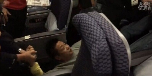 A Chinese passenger on an international-bound flight was arrested for creating a scene and assaulting police officers at Shanghai Pudong International Airport last December (File photo) A Chinese passenger on an international-bound flight was arrested for creating a scene and assaulting police officers at Shanghai Pudong International Airport last December (File photo)