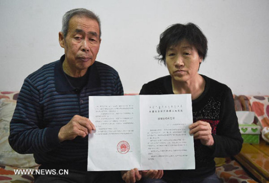 Li Sanren (L) and Shang Aiyun, parents of Huugjilt, who was wrongly executed for rape and murder at age 18, show the verdict of state compensation totaling more than 2 million yuan (about $322,000) in Hohhot, capital of north China's Inner Mongolia Autonomous Region, on Dec 31, 2014. On Dec 15, 2014. (Photo/Xinhua) Li Sanren (L) and Shang Aiyun, parents of Huugjilt, who was wrongly executed for rape and murder at age 18, show the verdict of state compensation totaling more than 2 million yuan (about $322,000) in Hohhot, capital of north China's Inner Mongolia Autonomous Region, on Dec 31, 2014. On Dec 15, 2014. (Photo/Xinhua)