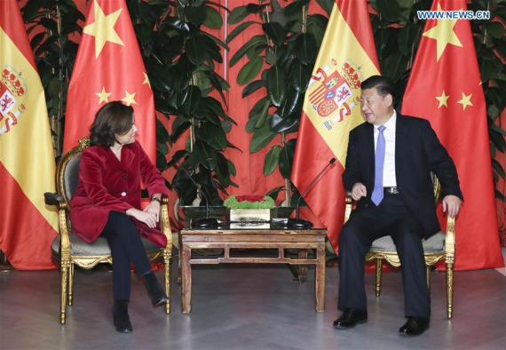 Chinese President Xi Jinping (R) meets with Spain's Deputy Prime Minister Soraya Saenz de Santamaria in Gran Canaria, Spain, Nov. 24, 2016. (Photo: Xinhua/Lan Hongguang)