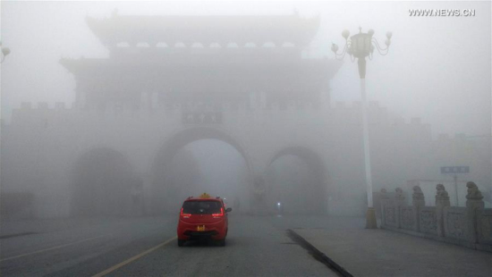 A car runs in the fog-bound county seat of Runan, central China's Henan Province, Jan. 3, 2017. A red alert for fog in large parts of China was issued by the National Meteorological Center on Tuesday. (Photo: Xinhua/Sun Kai) A car runs in the fog-bound county seat of Runan, central China's Henan Province, Jan. 3, 2017. A red alert for fog in large parts of China was issued by the National Meteorological Center on Tuesday. (Photo: Xinhua/Sun Kai)