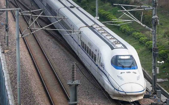 China's high-speed railway mileage reached 22,000 kilometers by the end of 2016. (Photo/CGTN) China's high-speed railway mileage reached 22,000 kilometers by the end of 2016. (Photo/CGTN)