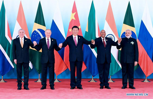 Chinese President Xi Jinping (C) and other leaders of BRICS countries pose for a group photo before the 2017 BRICS Summit in Xiamen, southeast China's Fujian Province, Sept. 4, 2017. (Xinhua/Zhang Duo) Chinese President Xi Jinping (C) and other leaders of BRICS countries pose for a group photo before the 2017 BRICS Summit in Xiamen, southeast China's Fujian Province, Sept. 4, 2017. (Xinhua/Zhang Duo)