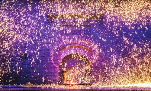 A 500-year-old traditional Dashuhua performance in Zhangjiakou on August 26. (Photo/Courtesy of the first Zhangjiakou Tourism Development Industry Conference) A 500-year-old traditional Dashuhua performance in Zhangjiakou on August 26. (Photo/Courtesy of the first Zhangjiakou Tourism Development Industry Conference)