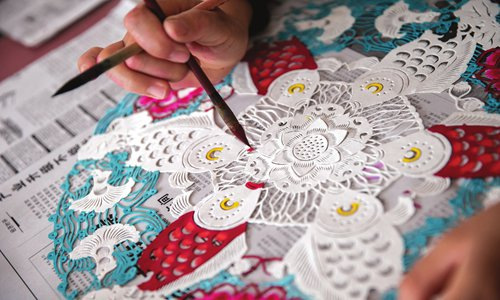 Traditional paper cutting in a local village. (Photo/Courtesy of the first Zhangjiakou Tourism Development Industry Conference) Traditional paper cutting in a local village. (Photo/Courtesy of the first Zhangjiakou Tourism Development Industry Conference)