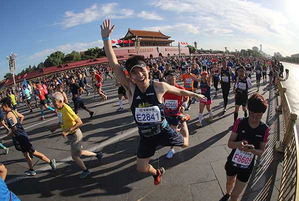 One runner has a real spring in his step as throngs of participants pass the Palace Museum during this year's Beijing Marathon on Sept 17. Underlining running's rising popularity in China, the race was massively oversubscribed with an online lottery required to determine the 30,000 starters. (SHENG JIAPENG/CHINA NEWS SERVICE) One runner has a real spring in his step as throngs of participants pass the Palace Museum during this year's Beijing Marathon on Sept 17. Underlining running's rising popularity in China, the race was massively oversubscribed with an online lottery required to determine the 30,000 starters. (SHENG JIAPENG/CHINA NEWS SERVICE)
