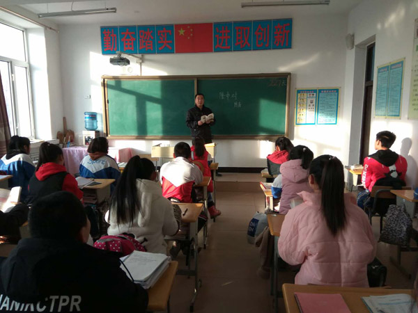 He Chunyu, 44, at Lingshan Township Middle School in Wangkui county, Northeast China's Heilongjiang Province. (Photo provided to China Daily) He Chunyu, 44, at Lingshan Township Middle School in Wangkui county, Northeast China's Heilongjiang Province. (Photo provided to China Daily)
