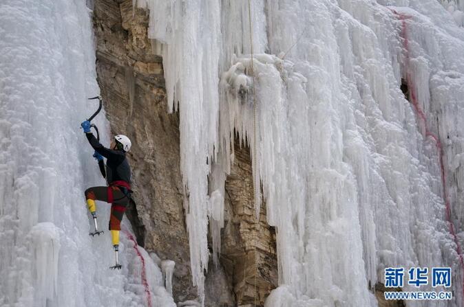 Xia Boyu demonstrates ice climbing skills after the National Ice Climbing Championship held in Fangshan district of Beijing, Jan 14, 2018. (Photo/Xinhua) Xia Boyu demonstrates ice climbing skills after the National Ice Climbing Championship held in Fangshan district of Beijing, Jan 14, 2018. (Photo/Xinhua)