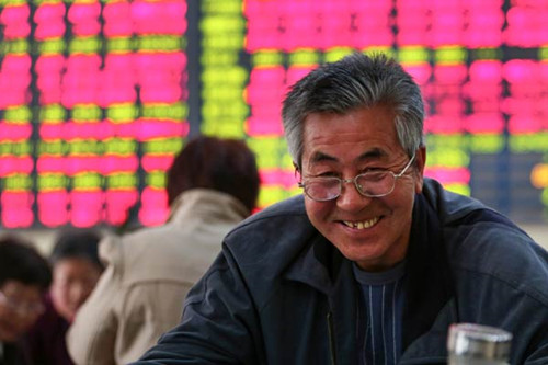 An investor checks share prices at a brokerage in Nantong, Jiangsu province, on Friday. The benchmark Shanghai Composite Index continued a sixth straight week of gains and moved up by 2.2 percent to close at 4,287.3 points.(Photo: XU CONGJUN/FOR CHINA DAILY) An investor checks share prices at a brokerage in Nantong, Jiangsu province, on Friday. The benchmark Shanghai Composite Index continued a sixth straight week of gains and moved up by 2.2 percent to close at 4,287.3 points.(Photo: XU CONGJUN/FOR CHINA DAILY)