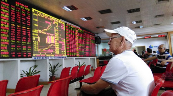 Investors check share prices at a brokerage in Haikou, Hainan province, on Monday. Reports on planned State-owned enterprise mergers pushed the benchmark Shanghai stock index to a seven-year high of 4,527.40 points. (Photo/China Daily) Investors check share prices at a brokerage in Haikou, Hainan province, on Monday. Reports on planned State-owned enterprise mergers pushed the benchmark Shanghai stock index to a seven-year high of 4,527.40 points. (Photo/China Daily)