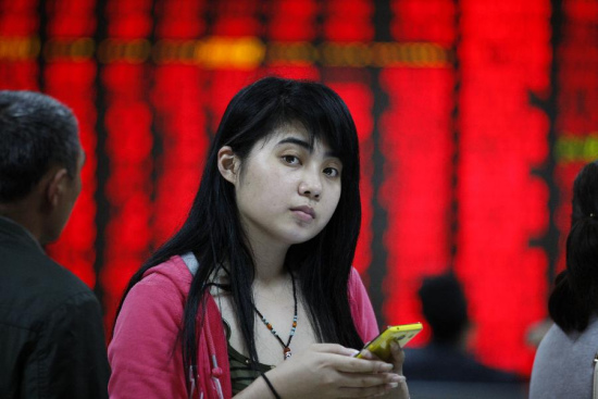 An investor follows information at a stock trading hall in Huaibei City, east China's Anhui Province, May 11, 2015. Chinese shares ended higher on Monday, with the benchmark Shanghai Composite Index up 3.04 percent, or 127.67 points, to finish at 4,333.58 points. The Shenzhen Component Index gained 3.2 percent, or 463.63 points, to close at 14,944.88 points. (Xinhua/Xie Zhengyi) An investor follows information at a stock trading hall in Huaibei City, east China's Anhui Province, May 11, 2015. Chinese shares ended higher on Monday, with the benchmark Shanghai Composite Index up 3.04 percent, or 127.67 points, to finish at 4,333.58 points. The Shenzhen Component Index gained 3.2 percent, or 463.63 points, to close at 14,944.88 points. (Xinhua/Xie Zhengyi)