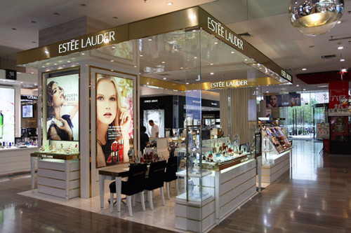 The counter of Estee Lauder skincare products at a shopping mall in Beijing, China, June 24, 2015. (Photo/China Daily) The counter of Estee Lauder skincare products at a shopping mall in Beijing, China, June 24, 2015. (Photo/China Daily)