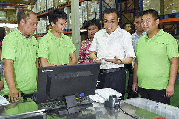 Premier Li Keqiang says strong logistics services are needed to support the e-commerce industry, during a visit to the Henan Bonded Logistics Center in Zhengzhou, Henan province, on Sept 24,2015. (Photo/Xinhua) Premier Li Keqiang says strong logistics services are needed to support the e-commerce industry, during a visit to the Henan Bonded Logistics Center in Zhengzhou, Henan province, on Sept 24,2015. (Photo/Xinhua)