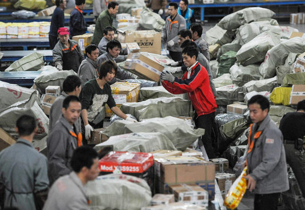 Working staff distribute packs in an express company in Hangzhou, East China's Zhejiang province, Nov 12, 2012. The annual Single's Day which falls on Nov 11 has become a shopping festival under a continuous sales promotion of e-commerce groups. (Photo/Xinhua) Working staff distribute packs in an express company in Hangzhou, East China's Zhejiang province, Nov 12, 2012. The annual Single's Day which falls on Nov 11 has become a shopping festival under a continuous sales promotion of e-commerce groups. (Photo/Xinhua)