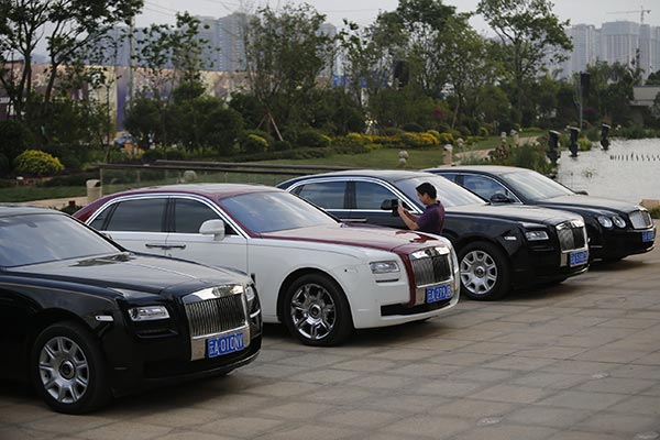 A row of Rolls-Royce vehicles in front of a hotel in Kunming, Yunnan province. (Wang Yuheng/China Daily) A row of Rolls-Royce vehicles in front of a hotel in Kunming, Yunnan province. (Wang Yuheng/China Daily)
