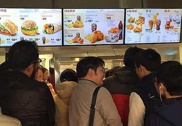 Locals form long lines in the new KFC restaurant in Lhasa, Tibet autonomous region, on Wednesday, its second day of business.(PALDEN NYIMA/CHINA DAILY) Locals form long lines in the new KFC restaurant in Lhasa, Tibet autonomous region, on Wednesday, its second day of business.(PALDEN NYIMA/CHINA DAILY)