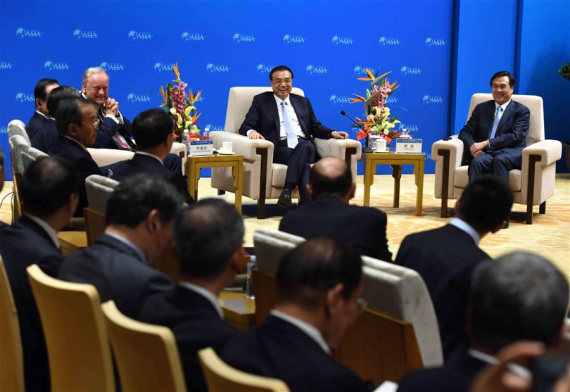 Chinese Premier Li Keqiang(2nd R) holds a dialogue with entrepreneurs attending Boao Forum for Asia (BFA) in Boao, south China's Hainan Province, March 24, 2016. (Photo: Xinhua/Rao Aimin) Chinese Premier Li Keqiang(2nd R) holds a dialogue with entrepreneurs attending Boao Forum for Asia (BFA) in Boao, south China's Hainan Province, March 24, 2016. (Photo: Xinhua/Rao Aimin)