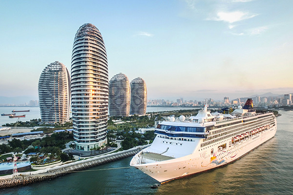 A cruise liner docks at Sanya's Phoenix Island. (Photo/China Daily) A cruise liner docks at Sanya's Phoenix Island. (Photo/China Daily)