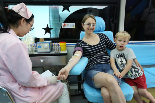 A German receives medical examination at a private hospital in Shanghai. China's existing healthcare system is open to foreign investors. (Photo provided to China Daily) A German receives medical examination at a private hospital in Shanghai. China's existing healthcare system is open to foreign investors. (Photo provided to China Daily)