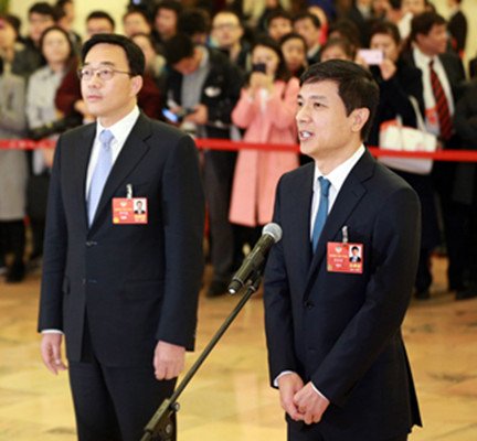Baidu CEO Li Yanhong, also known as Robin Li (right), and Deng Zhonghan, chief scientist of chipmaker Vimicro, are interviewed as members of the 13th National Committee of the CPPCC on the sidelines of the closing of the first session at the Great Hall of the People in Beijing on Thursday. (Provided to China Daily) Baidu CEO Li Yanhong, also known as Robin Li (right), and Deng Zhonghan, chief scientist of chipmaker Vimicro, are interviewed as members of the 13th National Committee of the CPPCC on the sidelines of the closing of the first session at the Great Hall of the People in Beijing on Thursday. (Provided to China Daily)