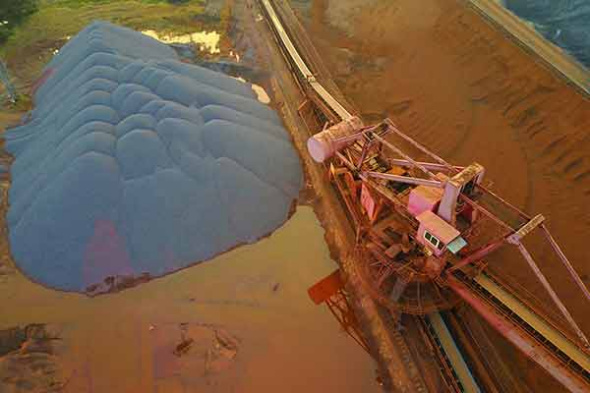 Imported iron ore is stored at a yard in Nantong, Jiangsu province.(Photo by Xu Congjun/China Daily) Imported iron ore is stored at a yard in Nantong, Jiangsu province.(Photo by Xu Congjun/China Daily)