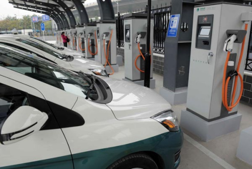 Charging posts at Beijing Capital Airport. The city is in need of sufficient charing facilities. (Photo/China Daily) Charging posts at Beijing Capital Airport. The city is in need of sufficient charing facilities. (Photo/China Daily)