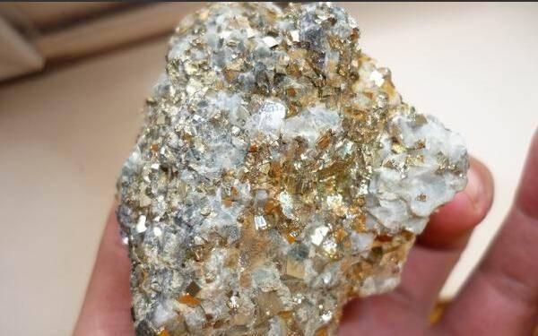 Gold ore. (File Photo/jiaodong.net) Gold ore. (File Photo/jiaodong.net)