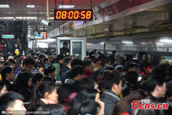 Passengers wait to board a train of subway Line One at a station in Beijing, Dec 29, 2014. Beijing has raised subway fares from Dec 28, 2014, but it seems to make little difference to the congestion on the public transport system. The city's subway system carries approximately 10 million passengers daily on workdays. (Photo/CFP) Passengers wait to board a train of subway Line One at a station in Beijing, Dec 29, 2014. Beijing has raised subway fares from Dec 28, 2014, but it seems to make little difference to the congestion on the public transport system. The city's subway system carries approximately 10 million passengers daily on workdays. (Photo/CFP)