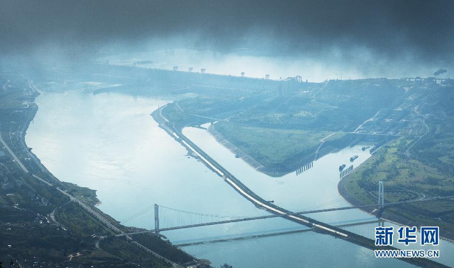 Water level at Three Gorges Dam reaching 175-meter mark(1/4)