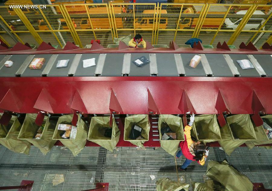 Express delivery industry face package peak after Double-11 Shopping Spree(1/7)