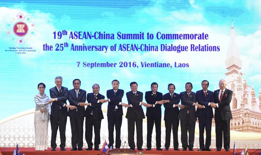China-ASEAN relations getting mature: Premier Li(1/4)