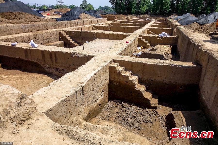Excavations continue at the ruins of Yin in Anyang City, Central China’s Henan Province, May 7, 2017. Archeologists have found 18 well-preserved tombs of the Xiongnu people, an ancient nomadic people, at the ruins, and they have determined that they date back 1,800 years. (Photo/VCG)