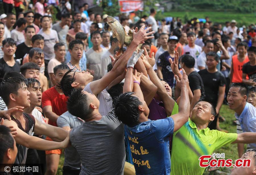 Miao people mark fish-catching festival (1/4)