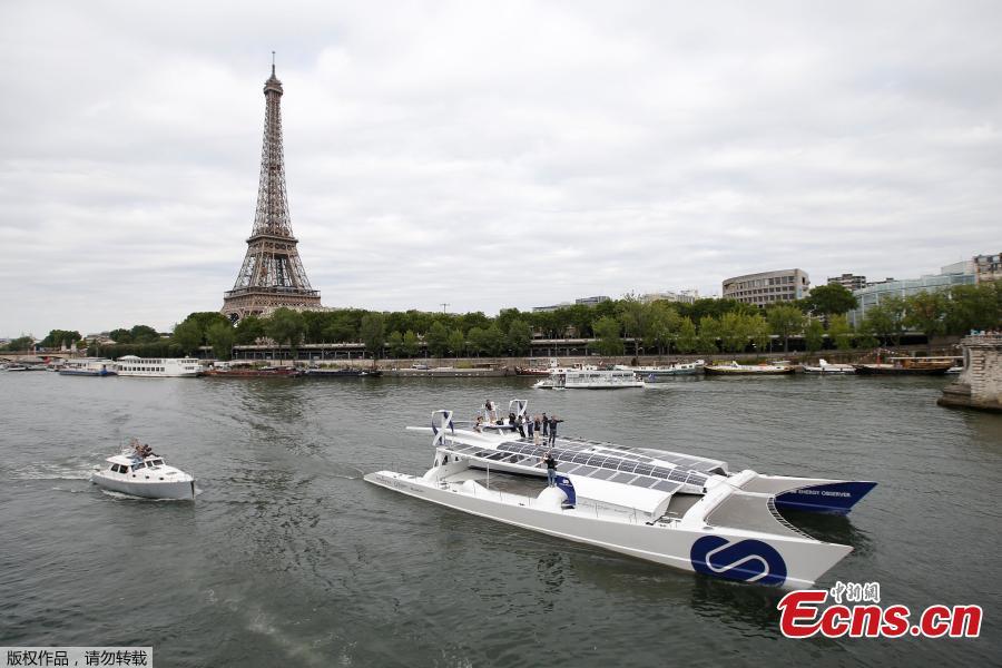 Self-fueling boat sets off from Paris on 6-year world trip (1/4)