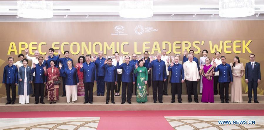 President Xi attends gala dinner hosted by Vietnamese president(1/1)