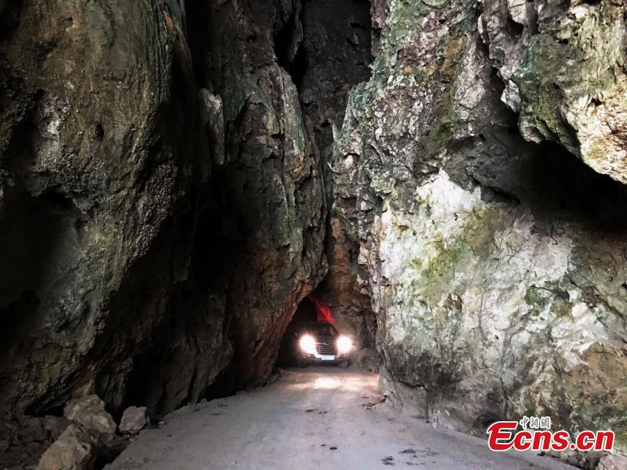 Challenging drive inside karst cave(1/7)