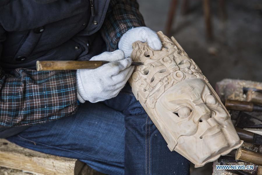 Wooden facial mask of local folk opera in Guizhou(1/7)