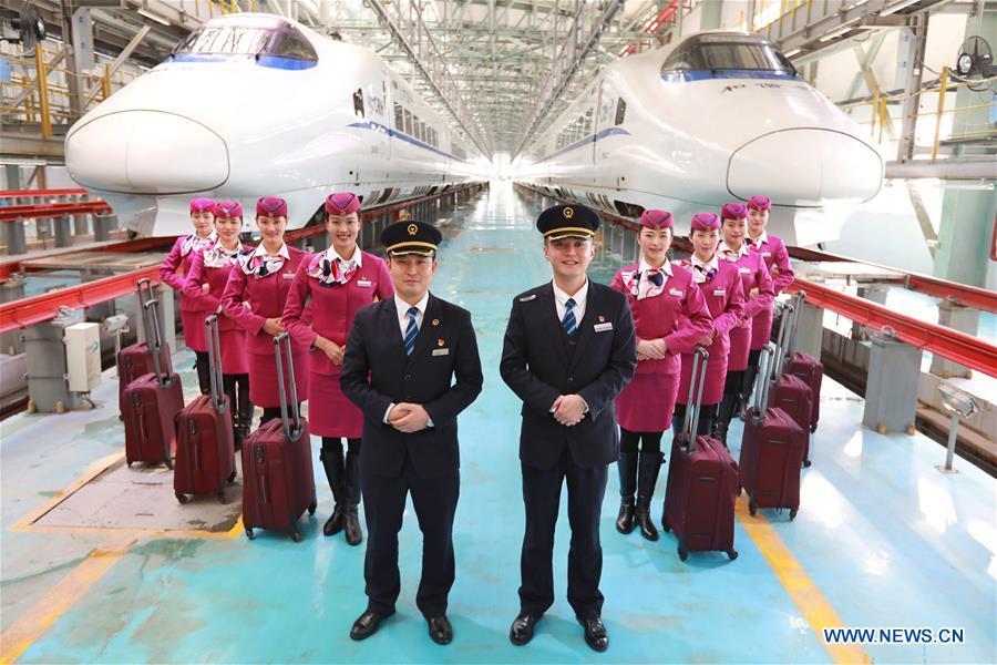 Staff to serve 1st train on Chongqing-Guiyang railway make debut(1/10)