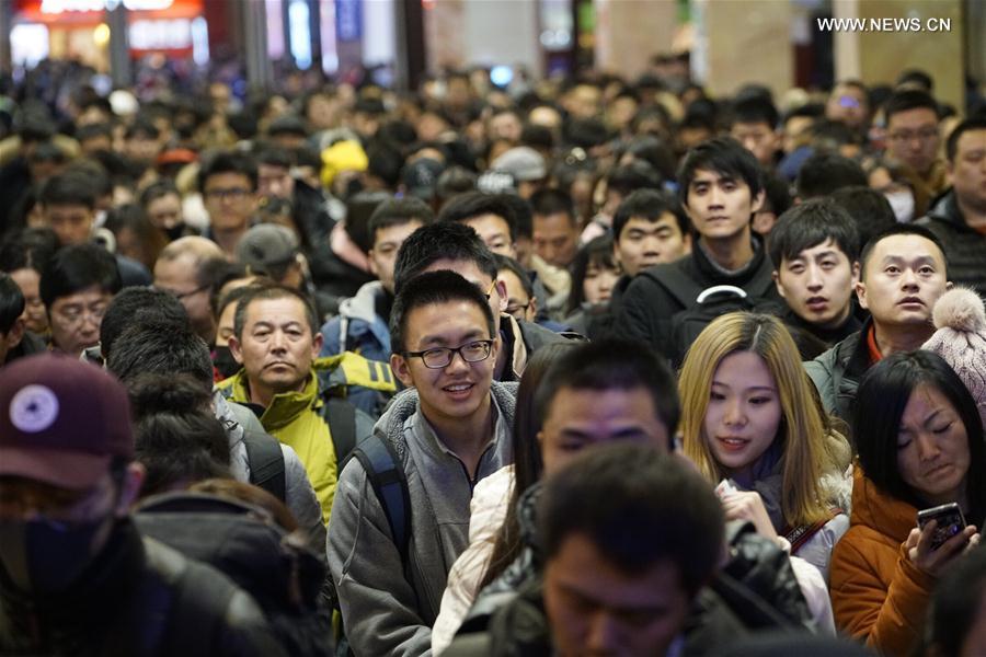 Chinese railway greets travel rush as Spring Festival is coming(1/5)