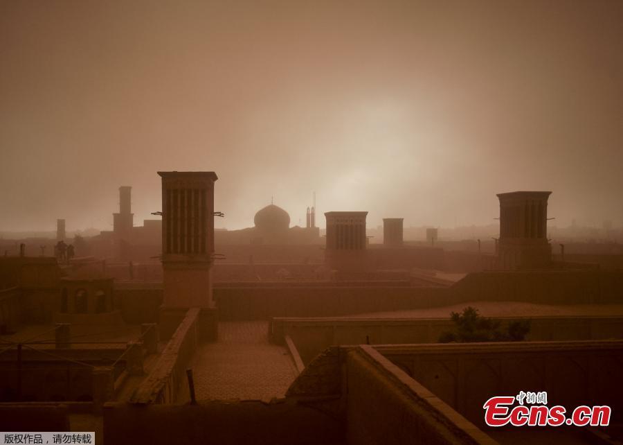 A wall of dust moves through the city of Yazd, Iran, April 16, 2018. Sandstorms like this occur over desert land and can reach thousands of feet into the air, spurred by strong winds. (Photo/Agencies)