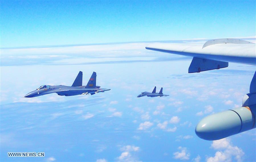 Chinese air force conducts island patrols(1/4)