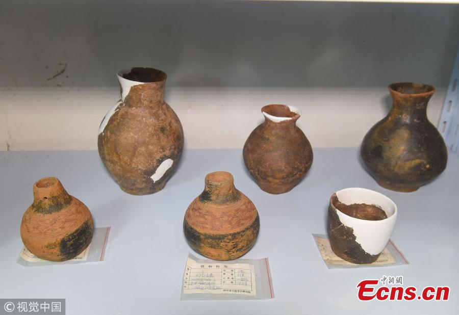 Over 1,000 relics found at stone coffins site(1/3)