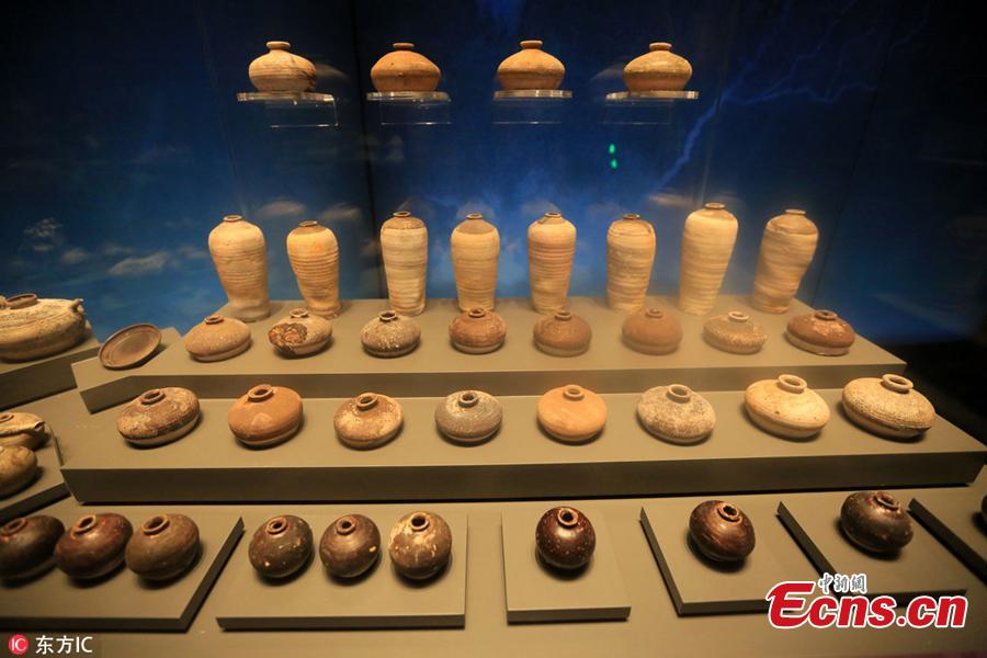 Over 10,000 relics from ancient sunken ship on show (1/4)