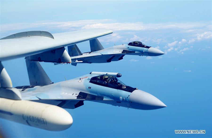 China sends Su-35 fighter jets for island patrol training(1/3)