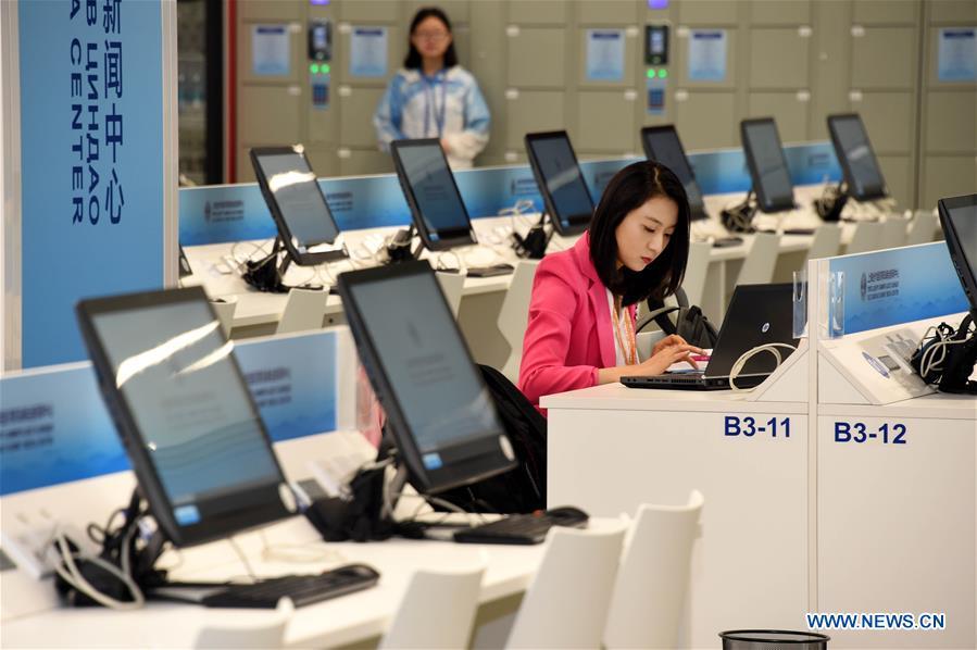 A journalist works at the Media Center of the Shanghai Cooperation Organization (SCO) Qingdao Summit in Qingdao, east China\'s Shandong Province, June 6, 2018. The media center of the summit will open to journalists from home and abroad from June 6 to 11. (Xinhua/Li Ziheng)