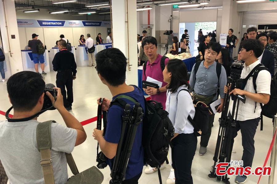 Reporters gather at the International Media Center for the DPRK-USA summit at F1 Pit Building in Singapore, June 10, 2018. (Photo: China News Service/Liu Zhen)